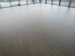 renowacja podłogi drewnianej, cyklinowanie parkietu, proces cyklinowania