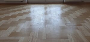 cyklinowanie podłogi zamienia się w domowe spa dla parkietu