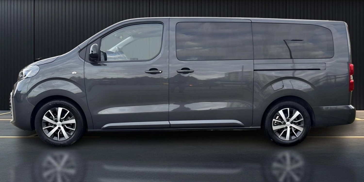 Wynajem GAJA Toyota Verso VIP Long 2024-01