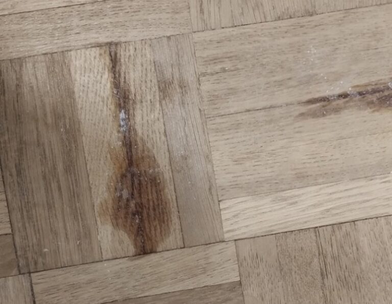 plamy na drewnie, mozaika drewniana, parkiet, tłuszcz w drewnie,