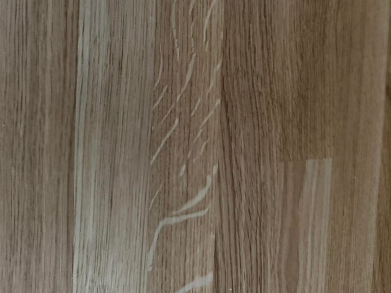 Czym jest błyszcz w drewnie